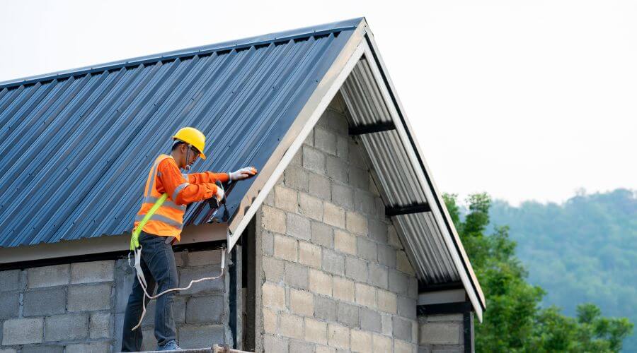 Professional gutter cleaning in Beaver, OR